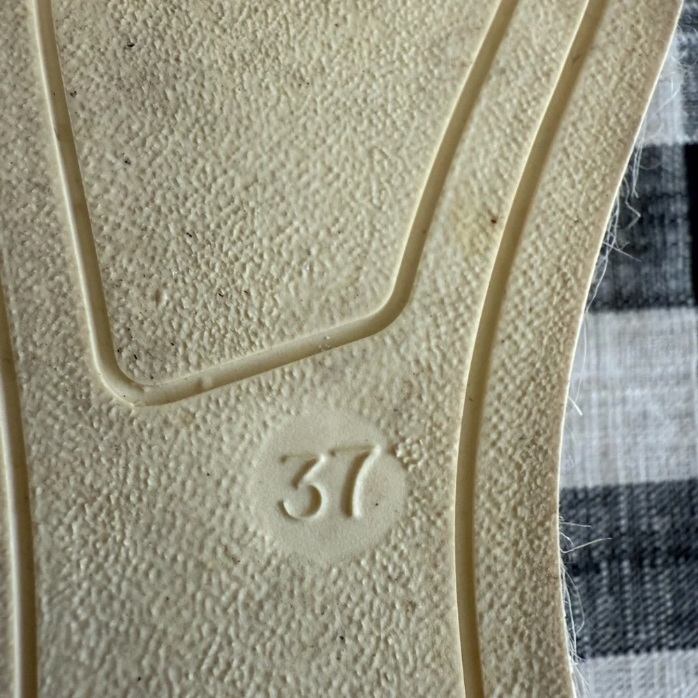 Anthropologie Elegant White and black Mary Jane Espadrilles Sz37